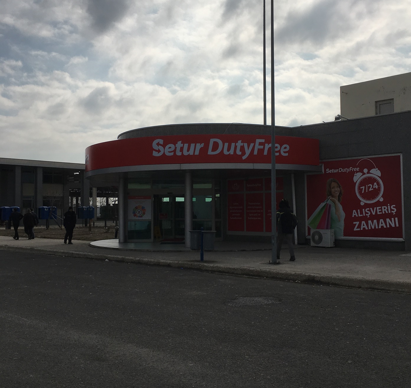 Exterior of a duty-free shop near the Türkiye border, just before exiting the country.