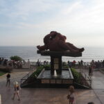 Best Places to Visit in Lima - The famous El Beso (The Kiss) sculpture overlooking the Pacific Ocean at Parque del Amor in Miraflores, Lima, Peru.