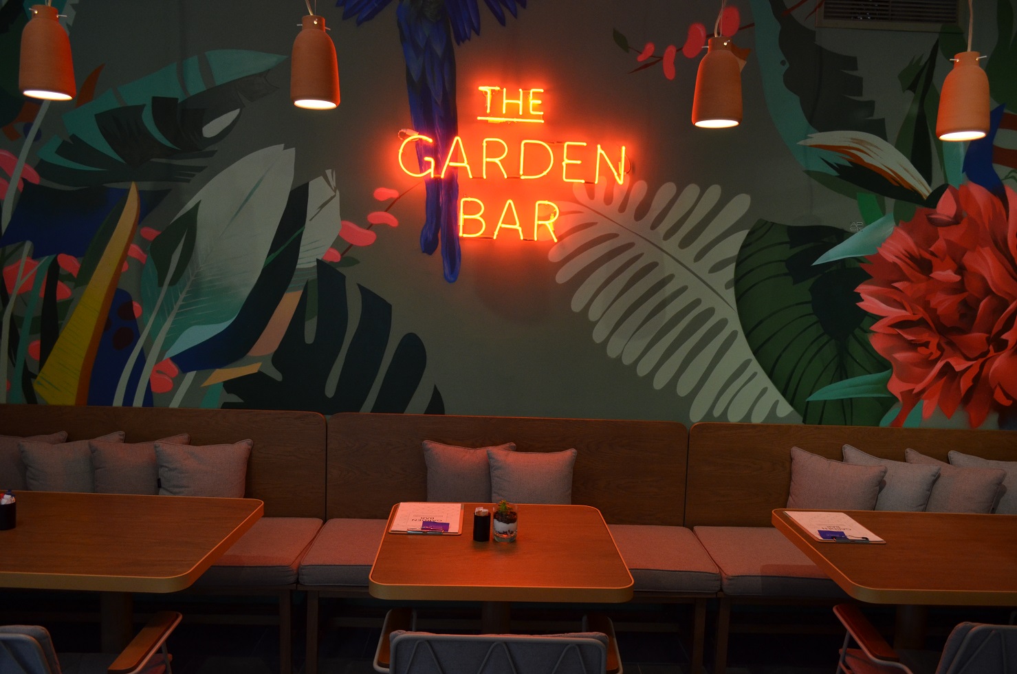 Colors Urban Hotel The Garden Bar 1